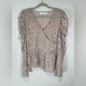 ASTR The Label Icon Top in Icy Pink Women’s Large Lace Floral Puff Sleeves